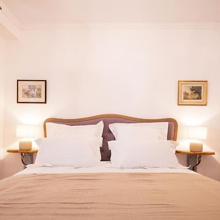 Le "Pied A Terre" - Appartement Plein Centre Avec Parking Prive Bourges Luaran gambar