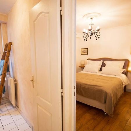 Le "Pied A Terre" - Appartement Plein Centre Avec Parking Prive Bourges Luaran gambar