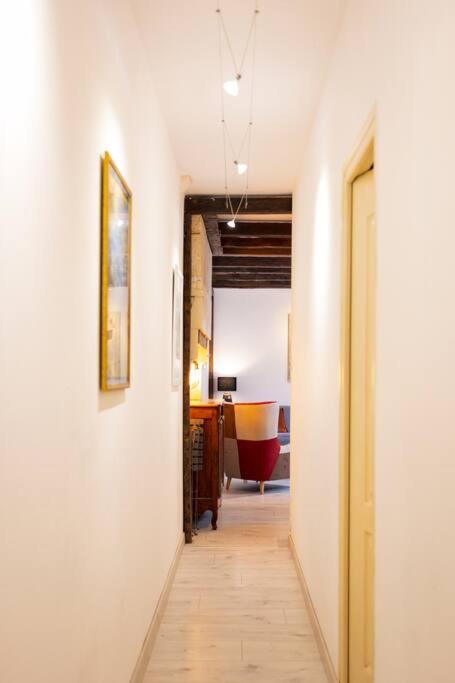 Le "Pied A Terre" - Appartement Plein Centre Avec Parking Prive Bourges Luaran gambar