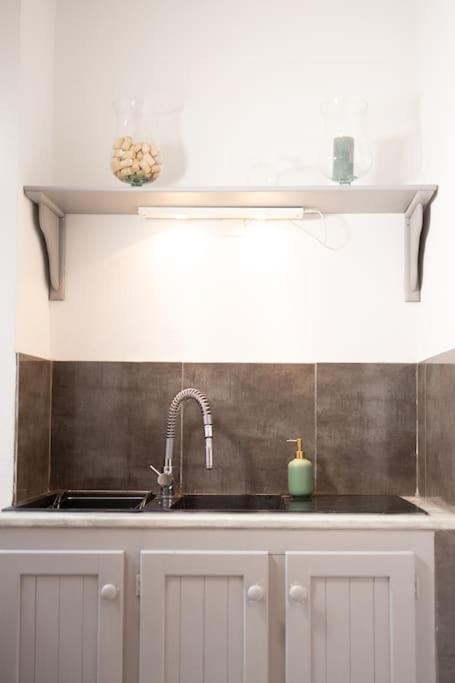 Le "Pied A Terre" - Appartement Plein Centre Avec Parking Prive Bourges Luaran gambar