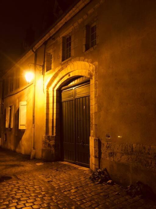 Le "Pied A Terre" - Appartement Plein Centre Avec Parking Prive Bourges Luaran gambar